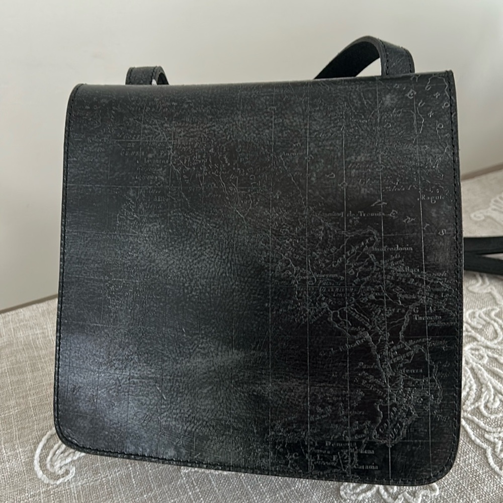 Patricia Nash NWT Granada Metallic Black Pewter Embossed Map Leather Crossbody - Picture 4 of 14